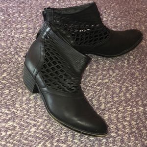 Adorable black Sugar sz 8 ankle boots